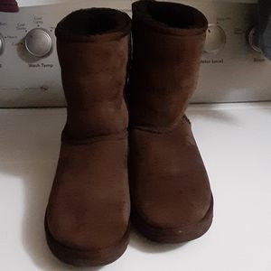 ⁰Ugg Boots classic short chocolate brown